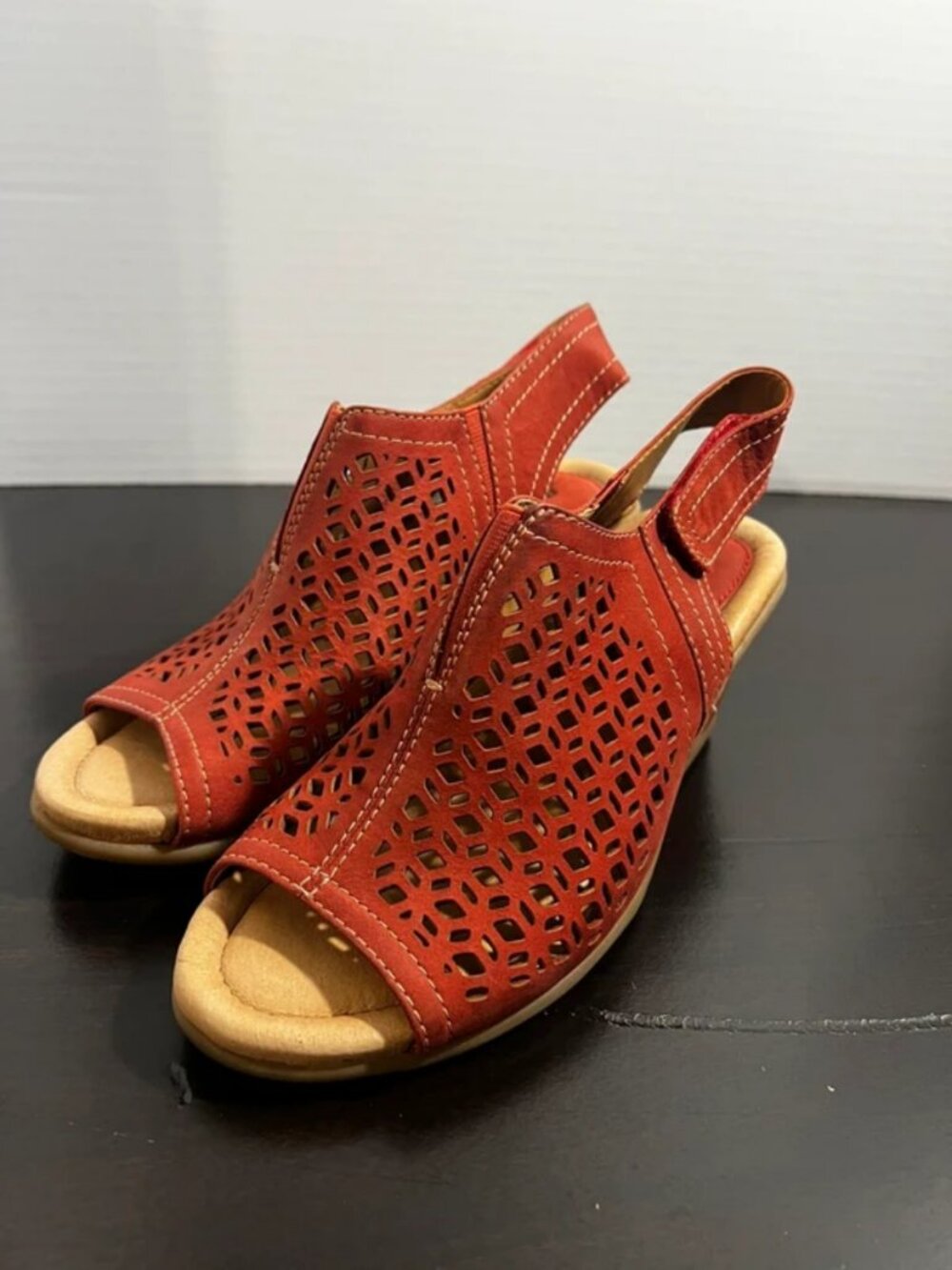 Earth Shoes Cascade Red Suede Leather Laser Cutout Slingback Wedge Sandals Size